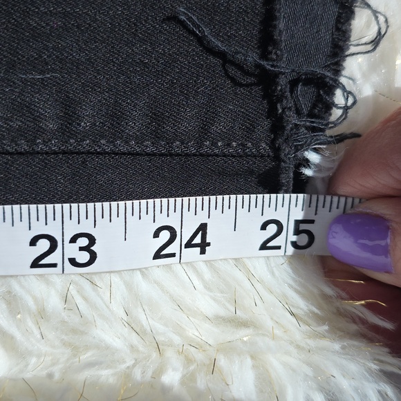 MOTHER The Insider Crop Step Fray Jeans in Not Guilty | Black | Size 24 - Picture 11 of 12